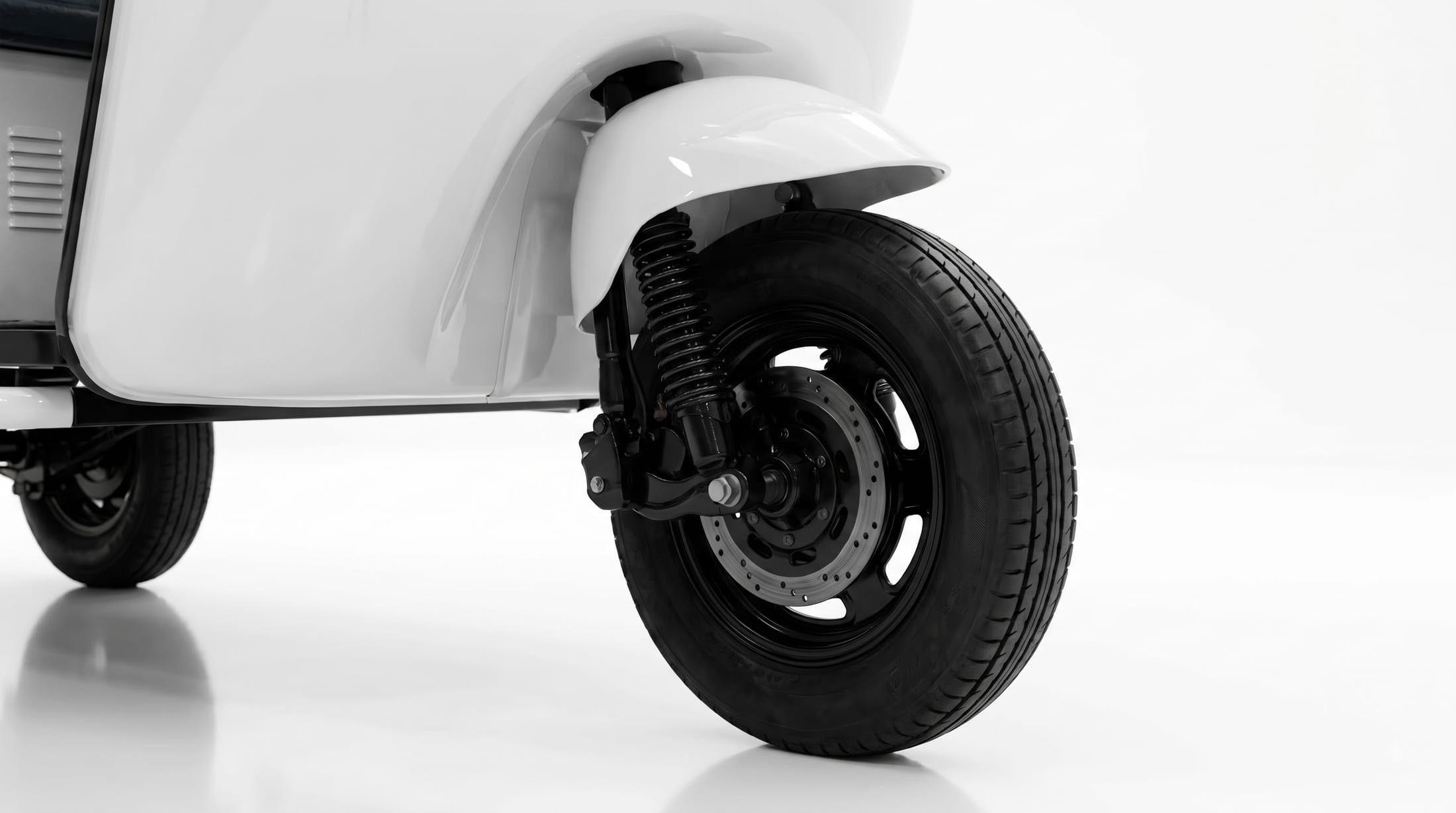 Front disc brake and suspension on the Mercury Tejashvi electric passenger auto
